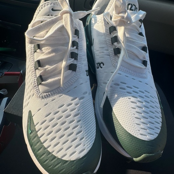 Nike Shoes - New White & Green Nike 270